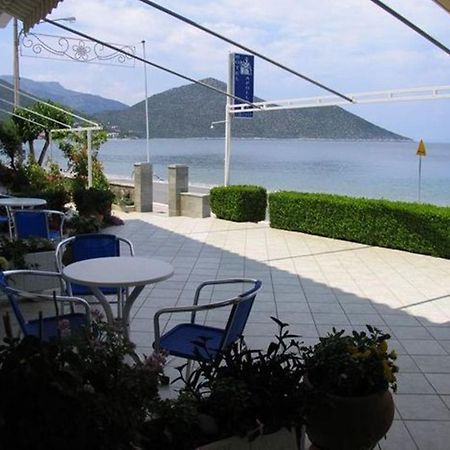 Apollon Hotel Tirós Екстериор снимка