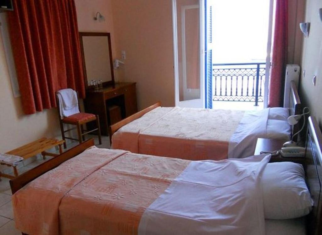 Apollon Hotel Tirós Стая снимка
