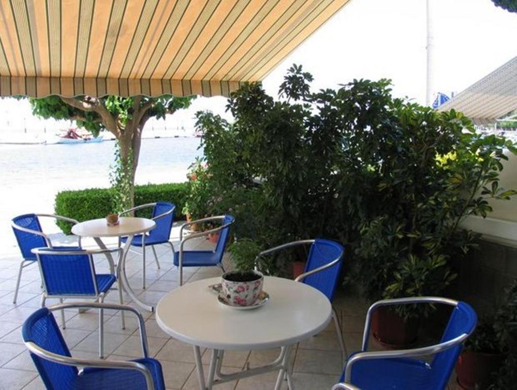 Apollon Hotel Tirós Екстериор снимка