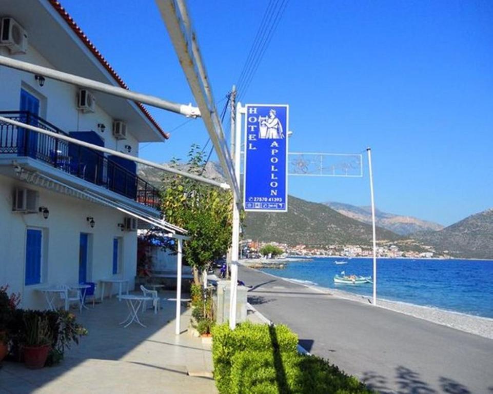 Apollon Hotel Tirós Екстериор снимка